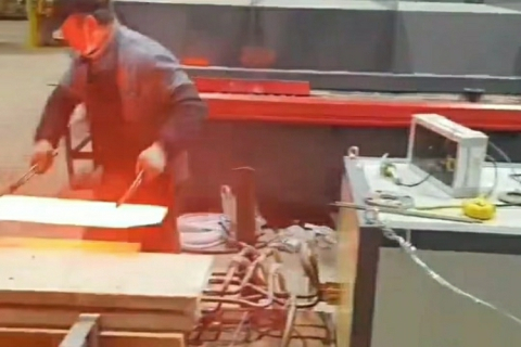 钢板高频加热-中频烧红折弯-中频钢板电炉视频